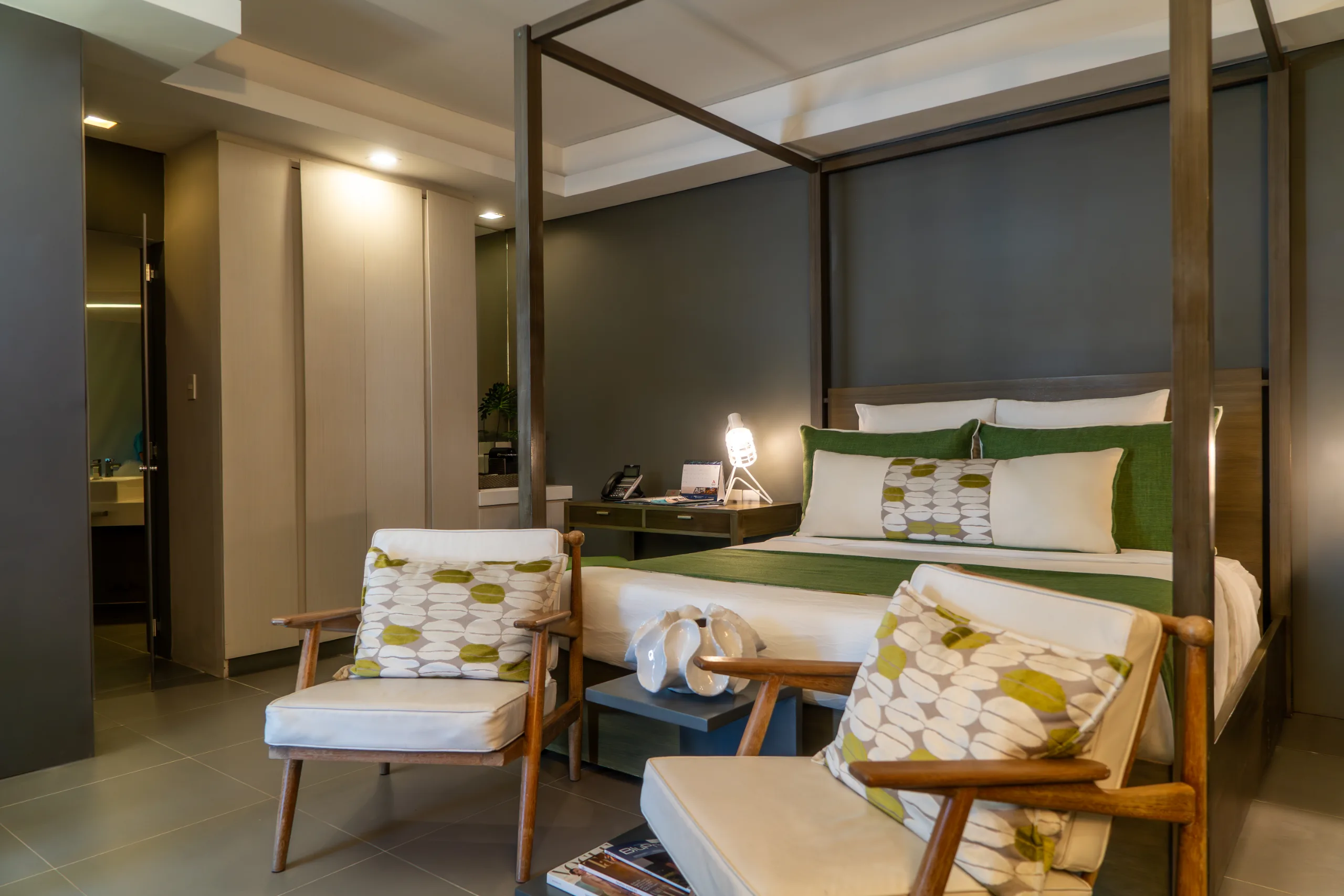 HONEYMOON SUITE